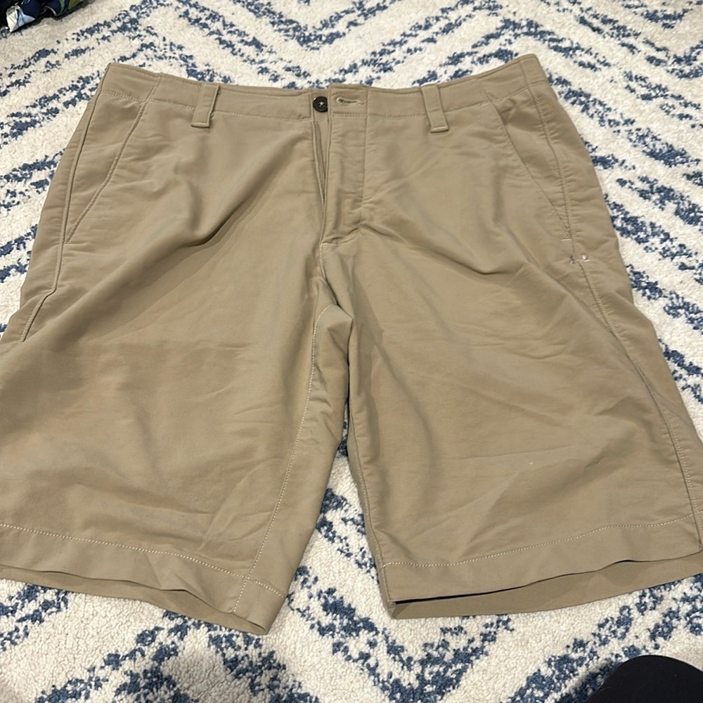 EVERYTHING $5 sale ‼️🌟 Under Armour golf shorts
